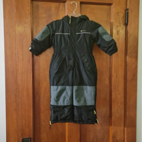 Black and Gray Snowsuit - Picture 6 of 6